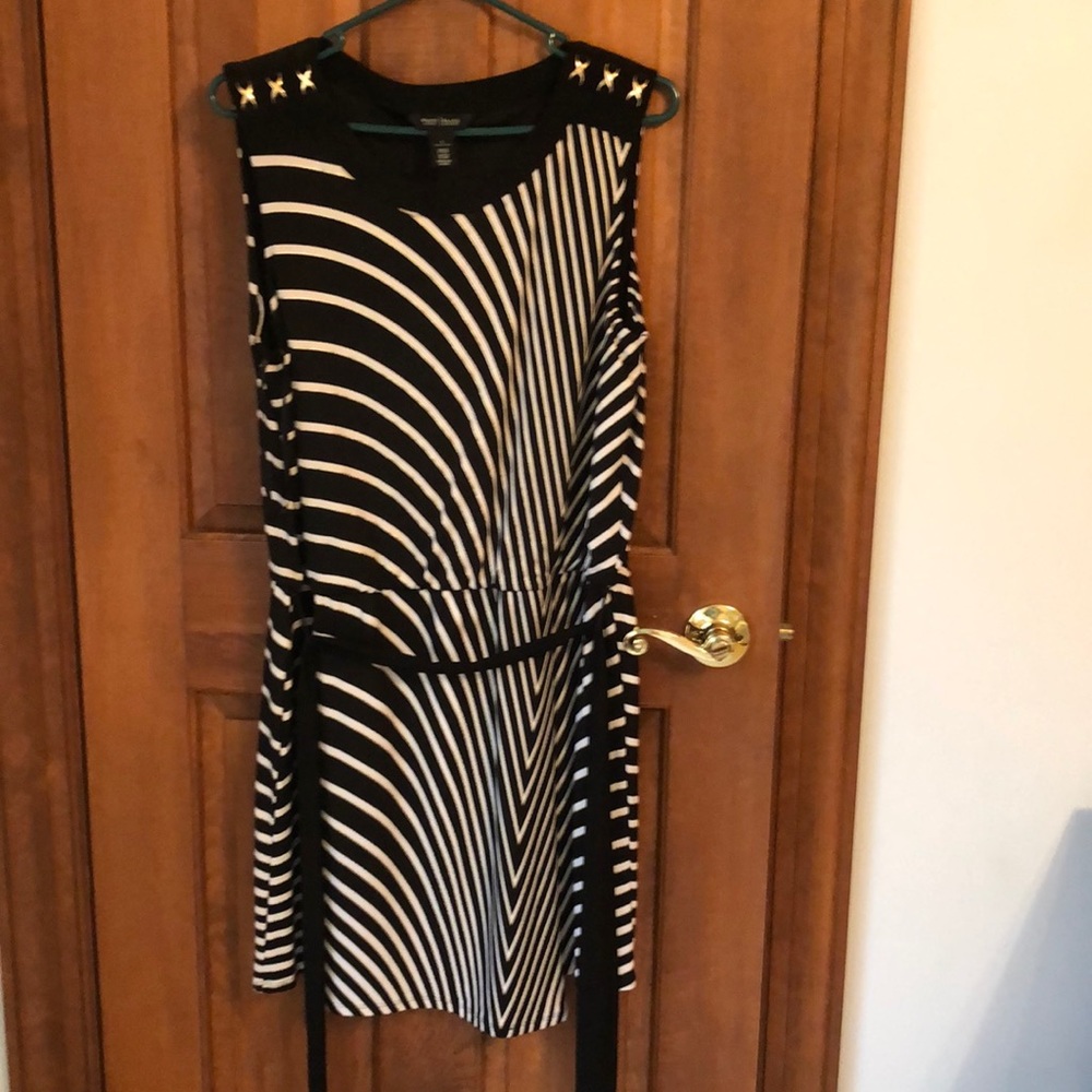 White House blk mkt black& white dress